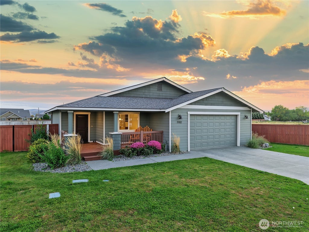 Photo of 1102 E Twilight Ln LN, Ellensburg, WA 98926 (MLS # 2588551)