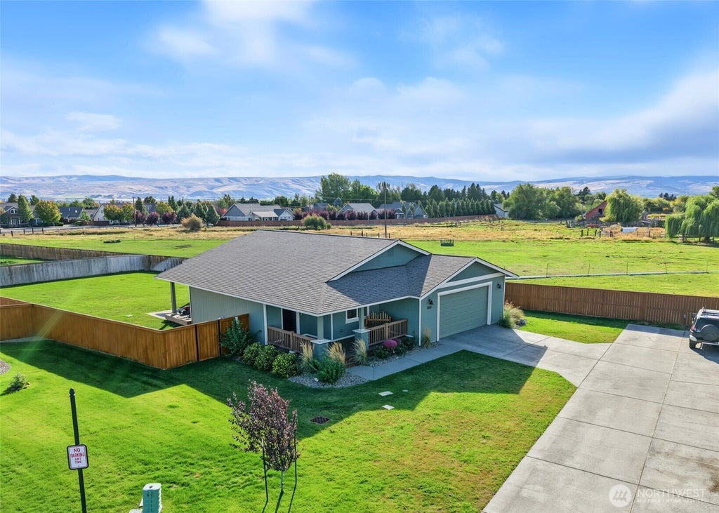 Photo of 1102 E Twilight Ln LN, Ellensburg, WA 98926 (MLS # 2588551)