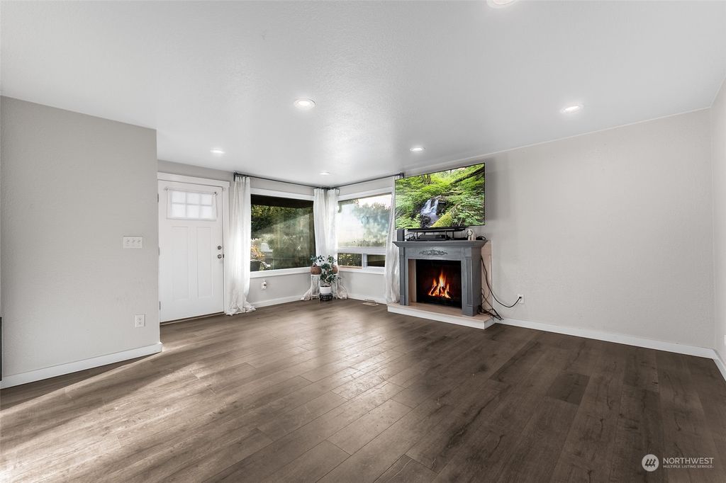 Photo of 24221 14th Avenue S, Des Moines, WA 98198 (MLS # 2186711)