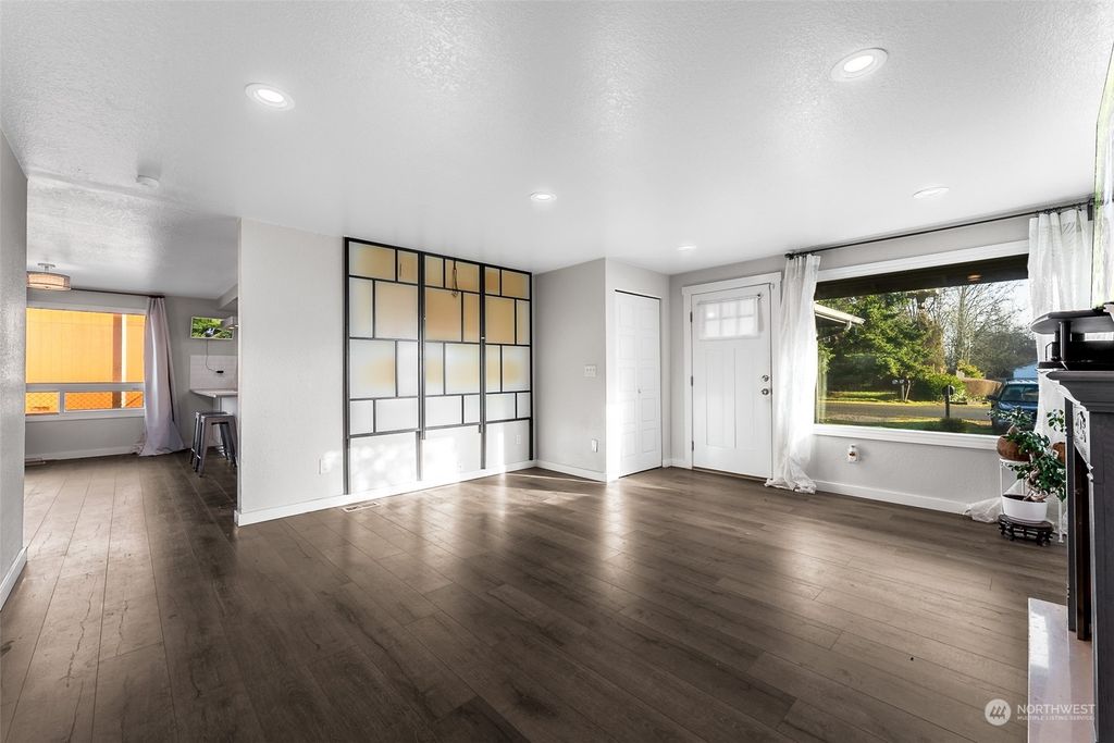 Photo of 24221 14th Avenue S, Des Moines, WA 98198 (MLS # 2186711)