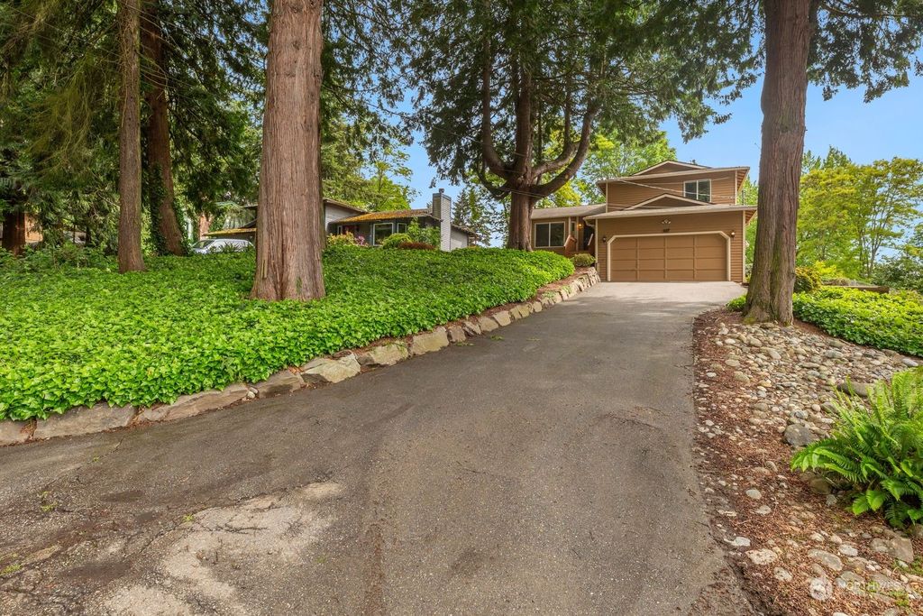Photo of 117 NE 157th Street, Shoreline, WA 98155 (MLS # 2242156)