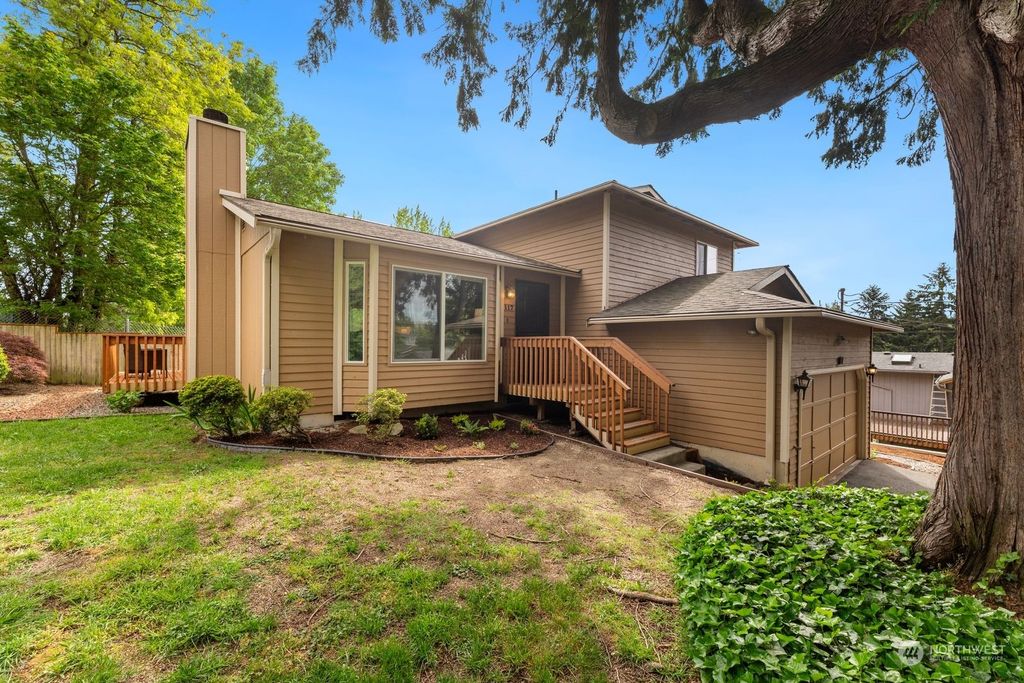 Photo of 117 NE 157th Street, Shoreline, WA 98155 (MLS # 2242156)