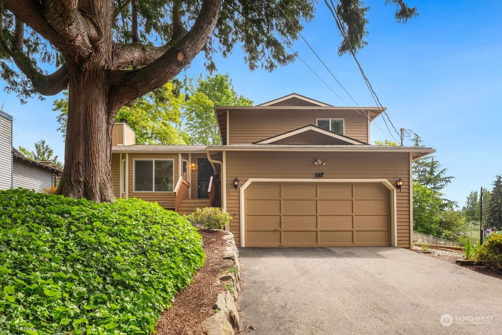 Photo of 117 NE 157th Street, Shoreline, WA 98155 (MLS # 2242156)