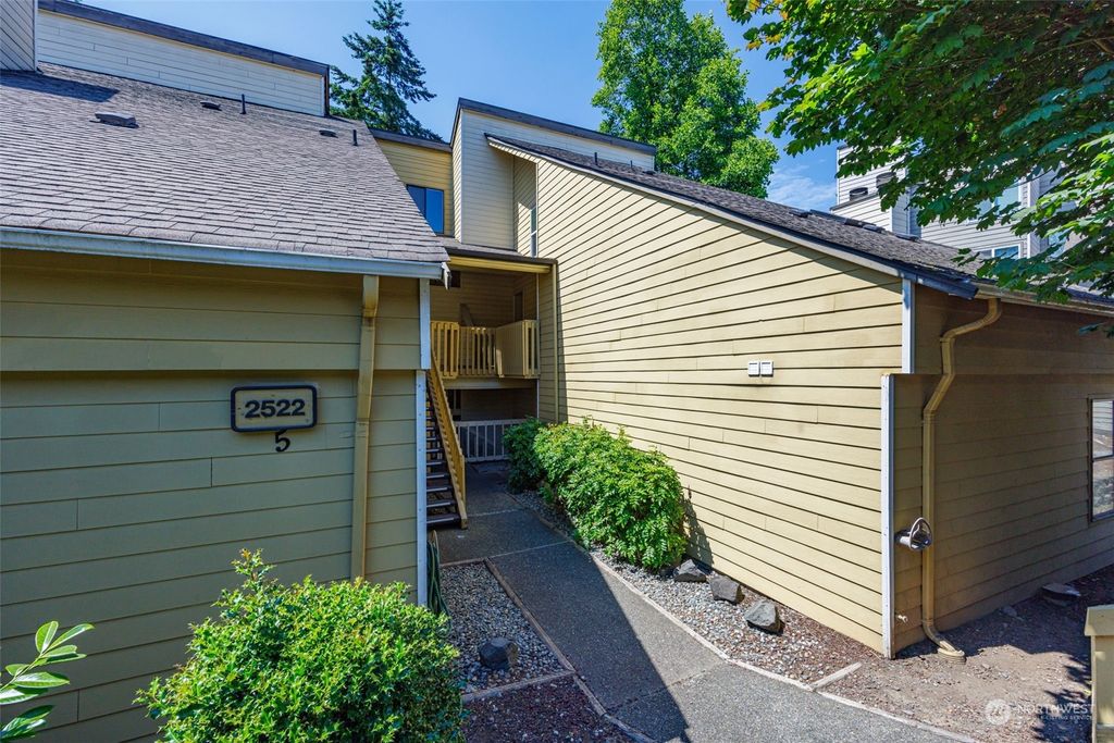 Photo of 2522 S 317th Street #305, Federal Way, WA 98003 (MLS # 2131734)