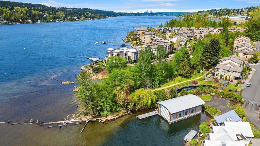 Photo of 4001 Wells Avenue N, Renton, WA 98056 (MLS # 2525202)