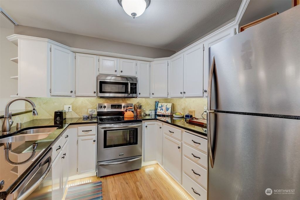 listing image 9364138322663576860