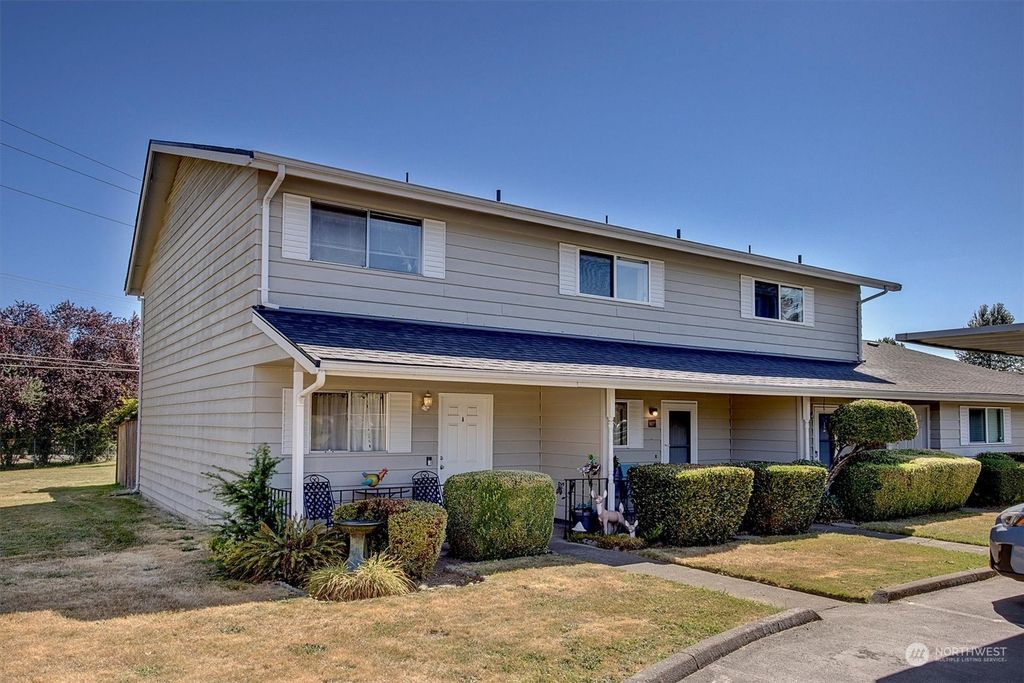 Photo of 12406 SE 272nd Place #B, Kent, WA 98030 (MLS # 2268108)