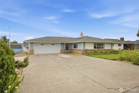 Photo of 209 W 5th Street, Warden, WA 98857 (MLS # 2535055)