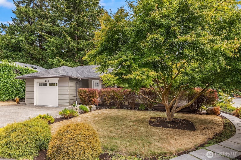 430 Ericksen Avenue NE