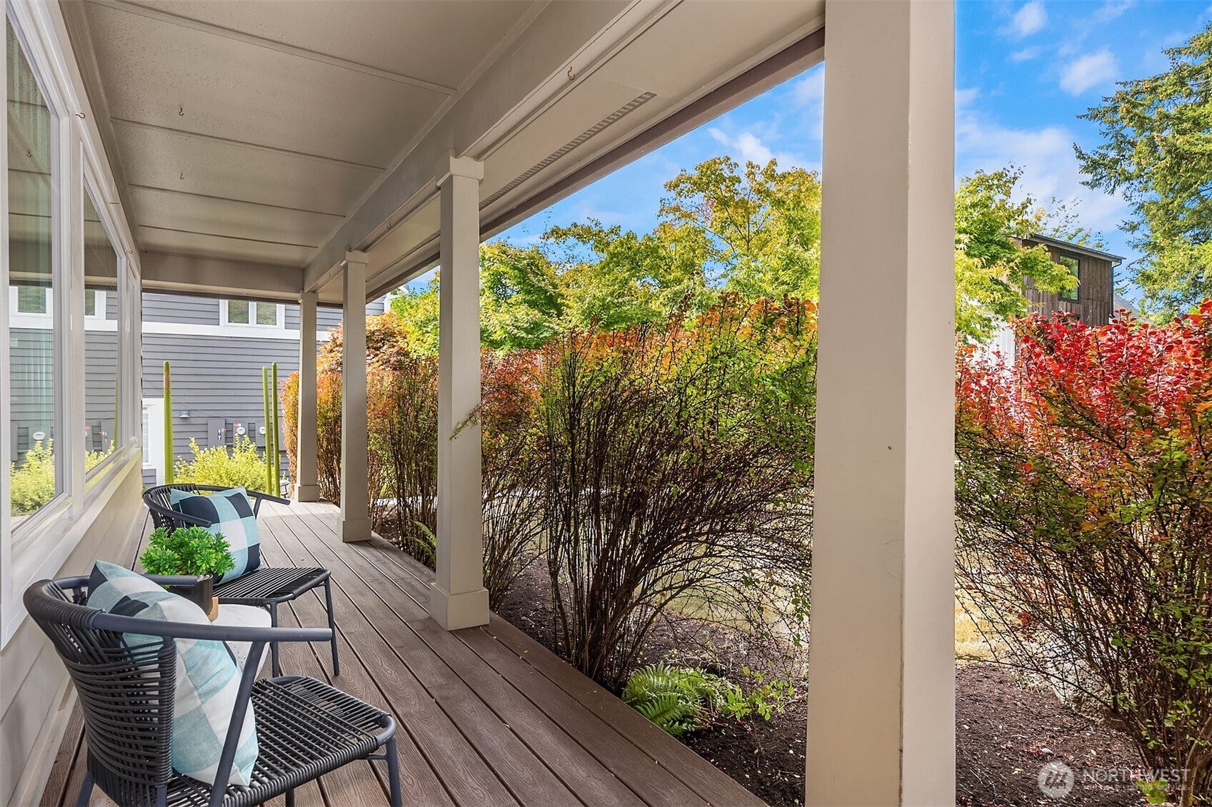 430 Ericksen Avenue NE