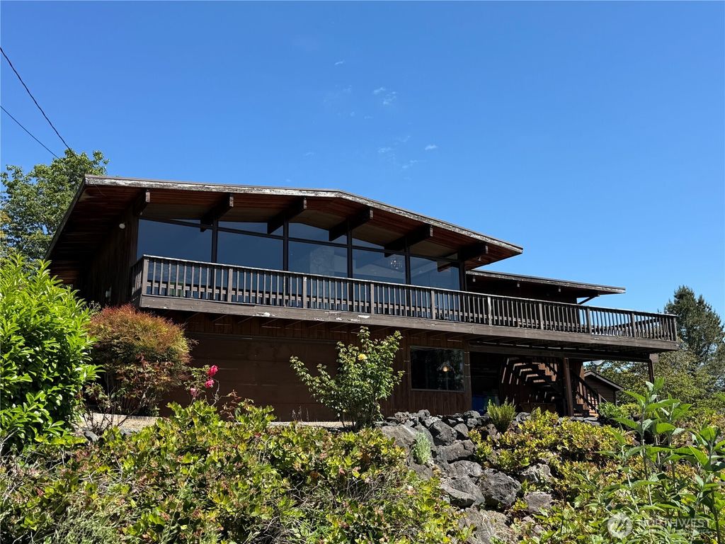 Photo of 21030 6th Avenue S, Des Moines, WA 98198 (MLS # 2387971)
