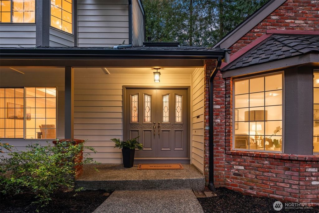 Photo of 2048 213th Avenue NE, Sammamish, WA 88074 (MLS # 2485000)