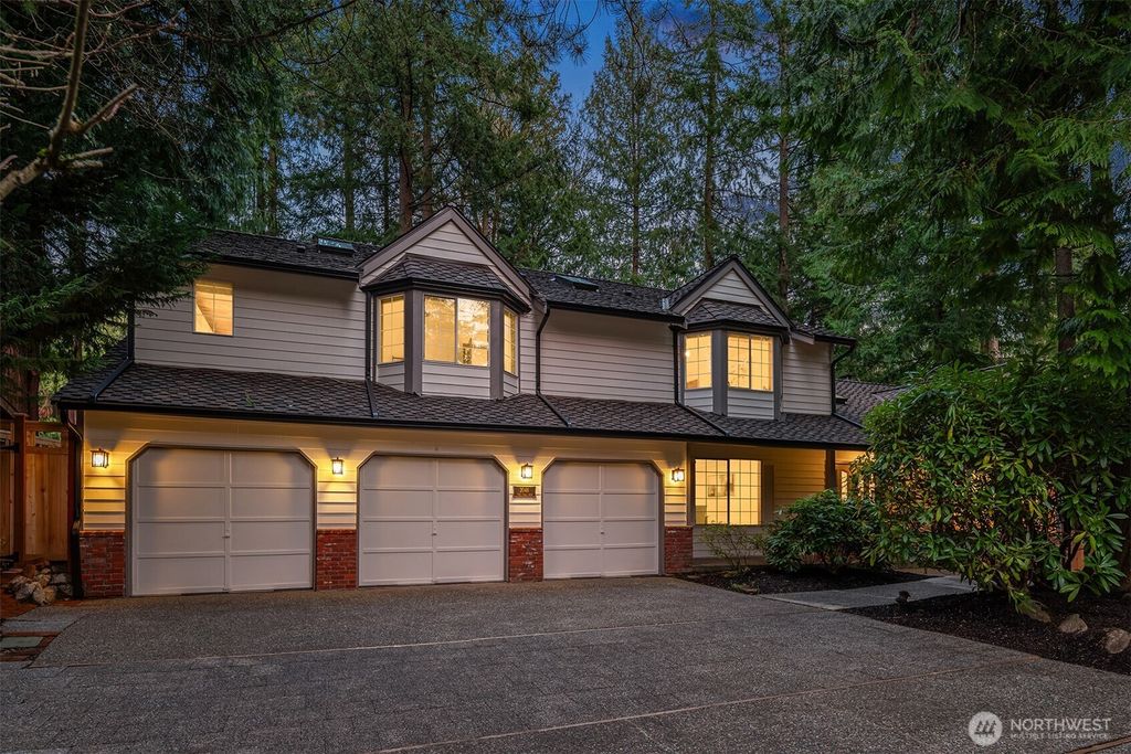 Photo of 2048 213th Avenue NE, Sammamish, WA 88074 (MLS # 2485000)