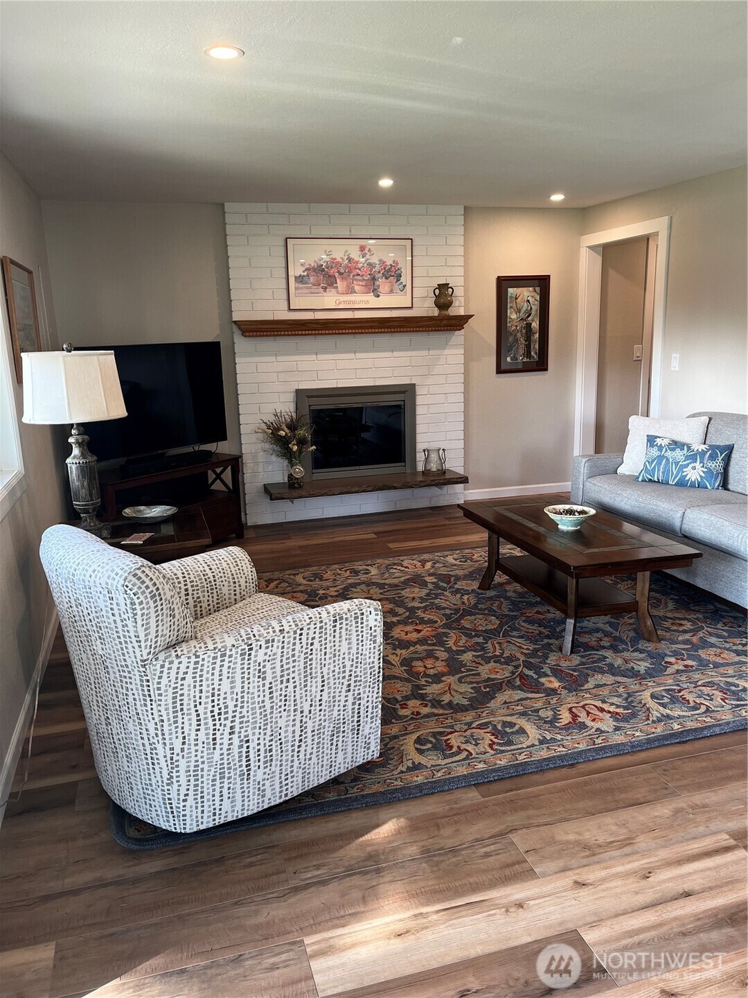 102 N Narwhal Loop NW