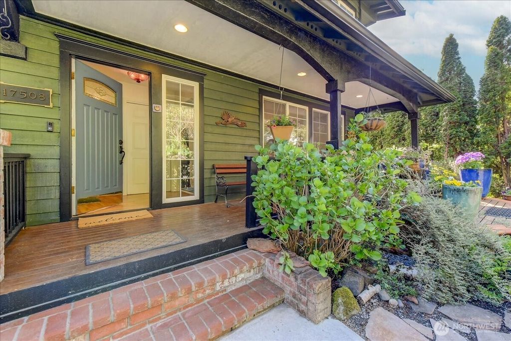 Photo of 17508 32nd Avenue NE, Lake Forest Park, WA 98155 (MLS # 2363240)