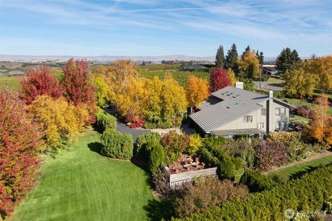 Photo of 7610 Scenic Drive, Yakima, WA 98908 (MLS # 2466390)