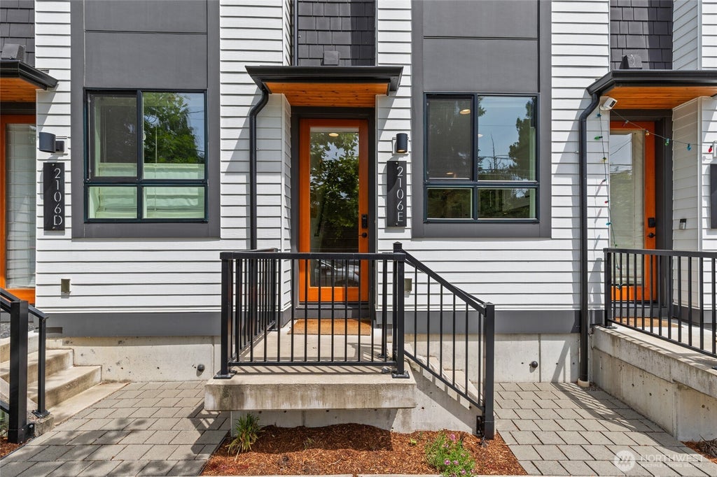 Photo of 2106 NE 85th Street #E, Seattle, WA 98115 (MLS # 2541794)