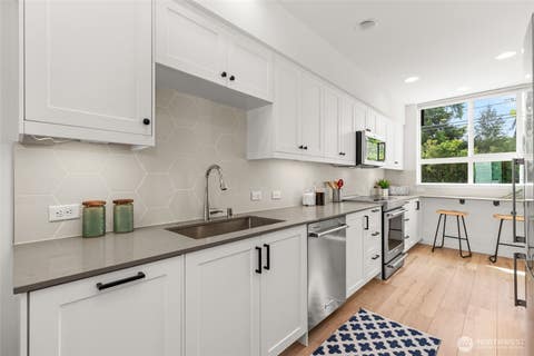 Photo of 2106 NE 85th Street #E, Seattle, WA 98115 (MLS # 2541794)