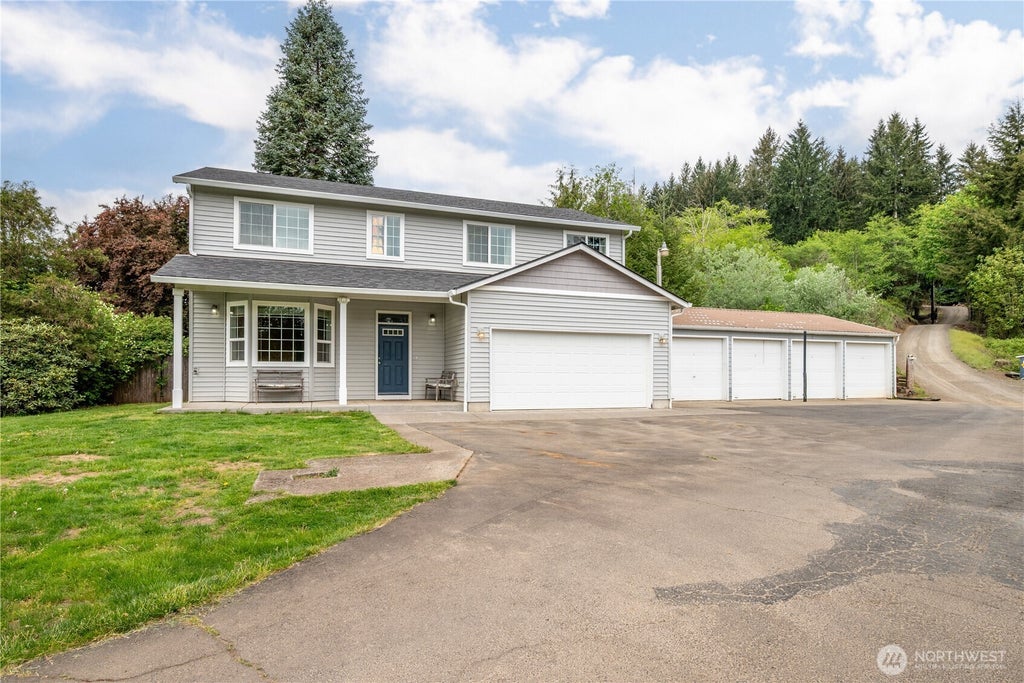 Photo of 2208 Coal Creek RD, Longview, WA 98632 (MLS # 2582731)