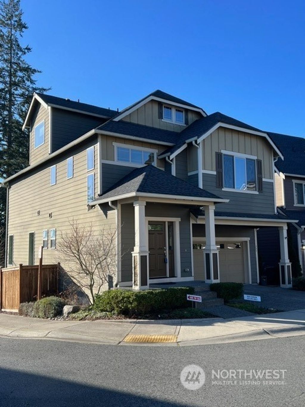 Photo of 733 207th Street SW, Lynnwood, WA 98036 (MLS # 2303933)