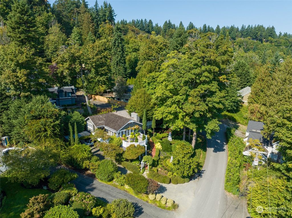 Photo of 8555 85th Avenue SE, Mercer Island, WA 98040 (MLS # 2164182)