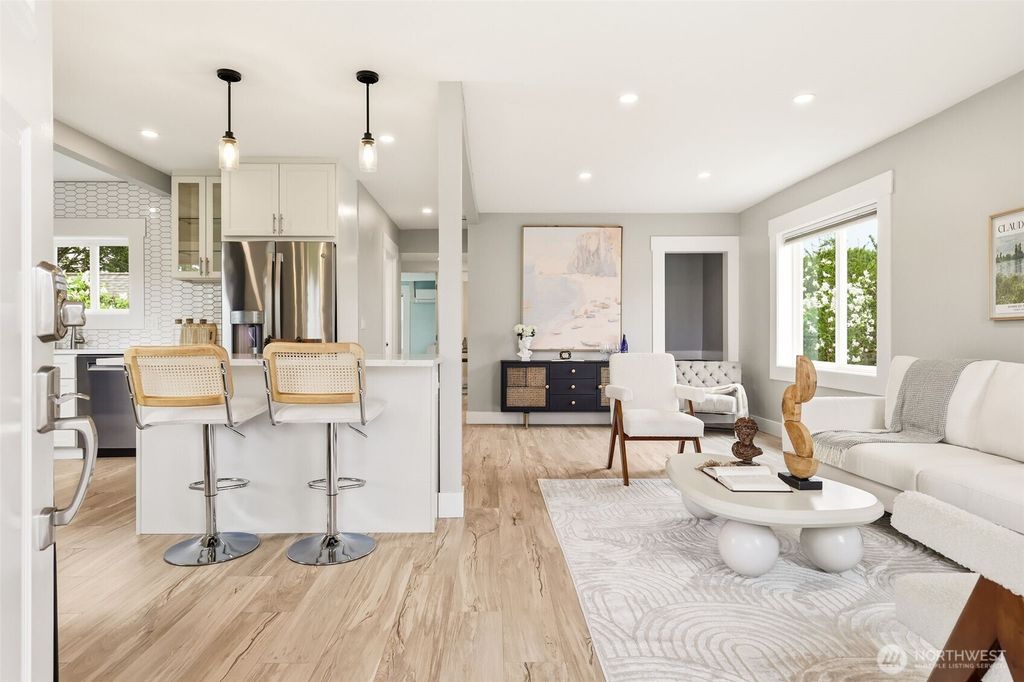 Photo of 106 N 100th Street, Seattle, WA 98133 (MLS # 2513529)