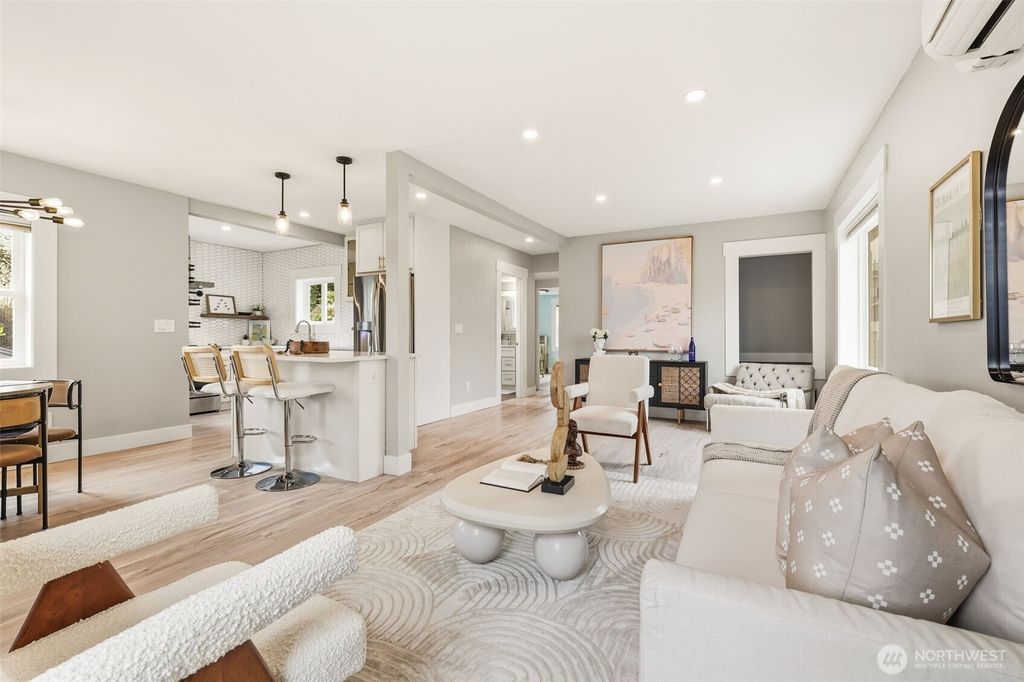 Photo of 106 N 100th Street, Seattle, WA 98133 (MLS # 2513529)