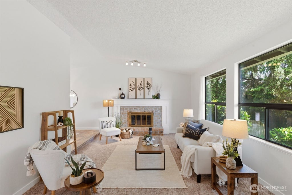 Photo of 33709 28th Avenue SW, Federal Way, WA 98023 (MLS # 2536376)