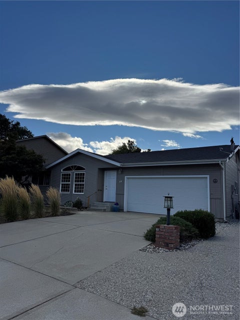 Photo of 14 Charles Street, Wenatchee, WA 98801 (MLS # 2587930)