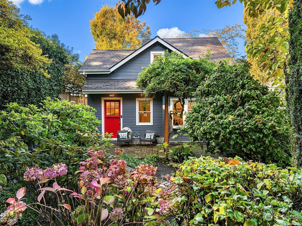 Photo of 229 33rd Avenue E, Seattle, WA 98112 (MLS # 2304844)