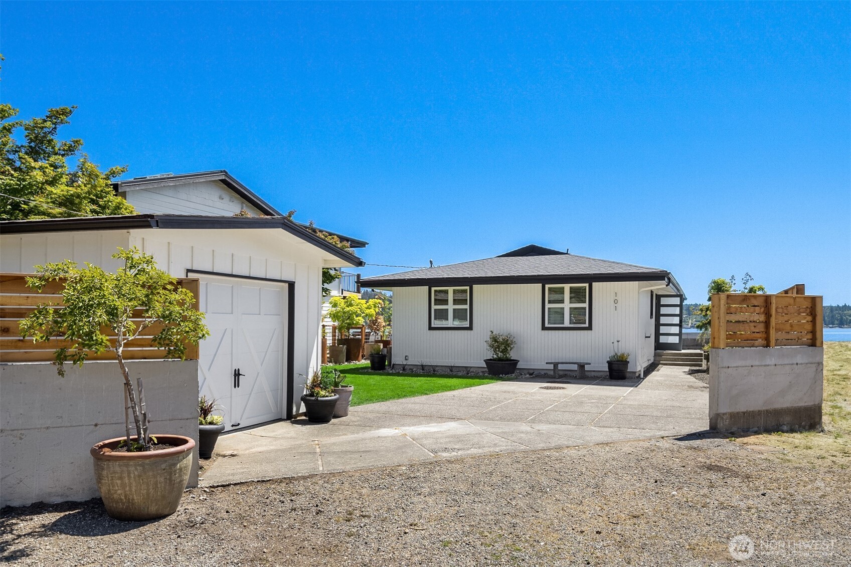 101 NE Lynnwood Loop