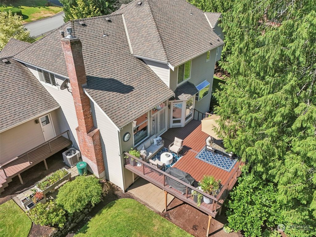 Photo of 24112 NE 29th Street, Sammamish, WA 98074 (MLS # 2265580)