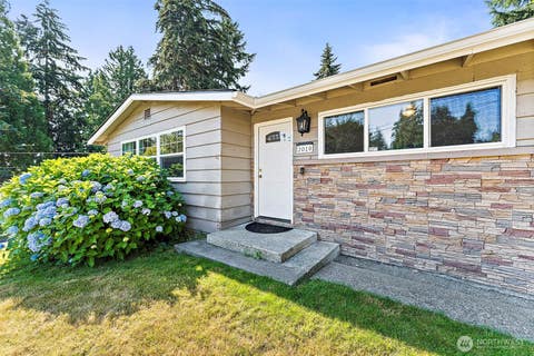 Photo of 2019 SW 317th Place, Federal Way, WA 98023 (MLS # 2550873)