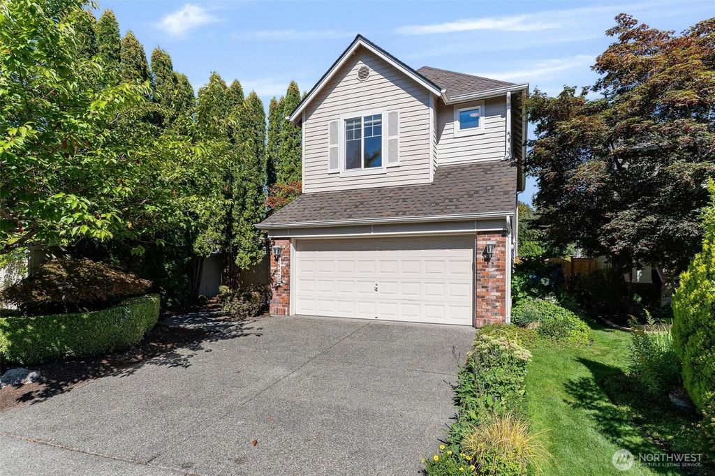 Photo of 25022 SE 42nd Drive, Issaquah, WA 98029 (MLS # 2420578)