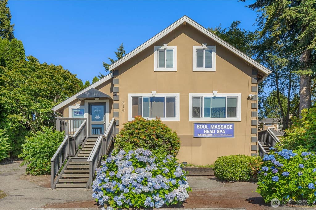 Photo of 816 6th Street S, Kirkland, WA 98004 (MLS # 2553236)