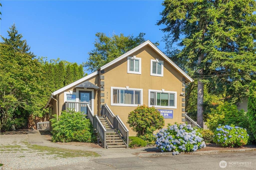 Photo of 816 6th Street S, Kirkland, WA 98004 (MLS # 2553236)