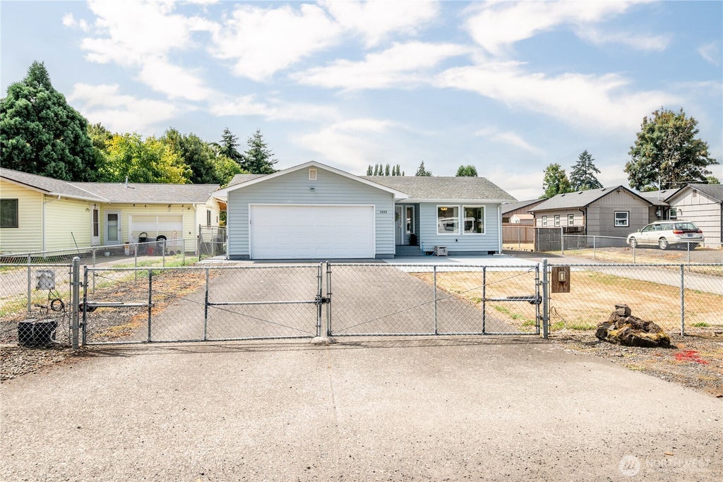 Photo of 3333 Pennsylvania Street, Longview, WA 98632 (MLS # 2575839)