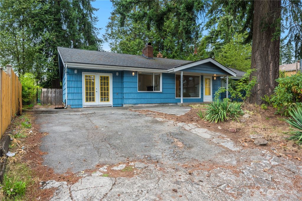 Photo of 1402 N 136th Street, Seattle, WA 98133 (MLS # 2286287)