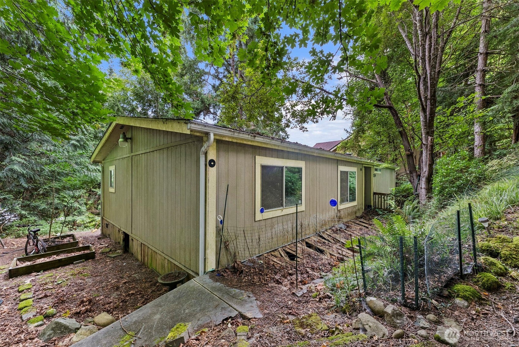 2334 Crestridge Drive NW