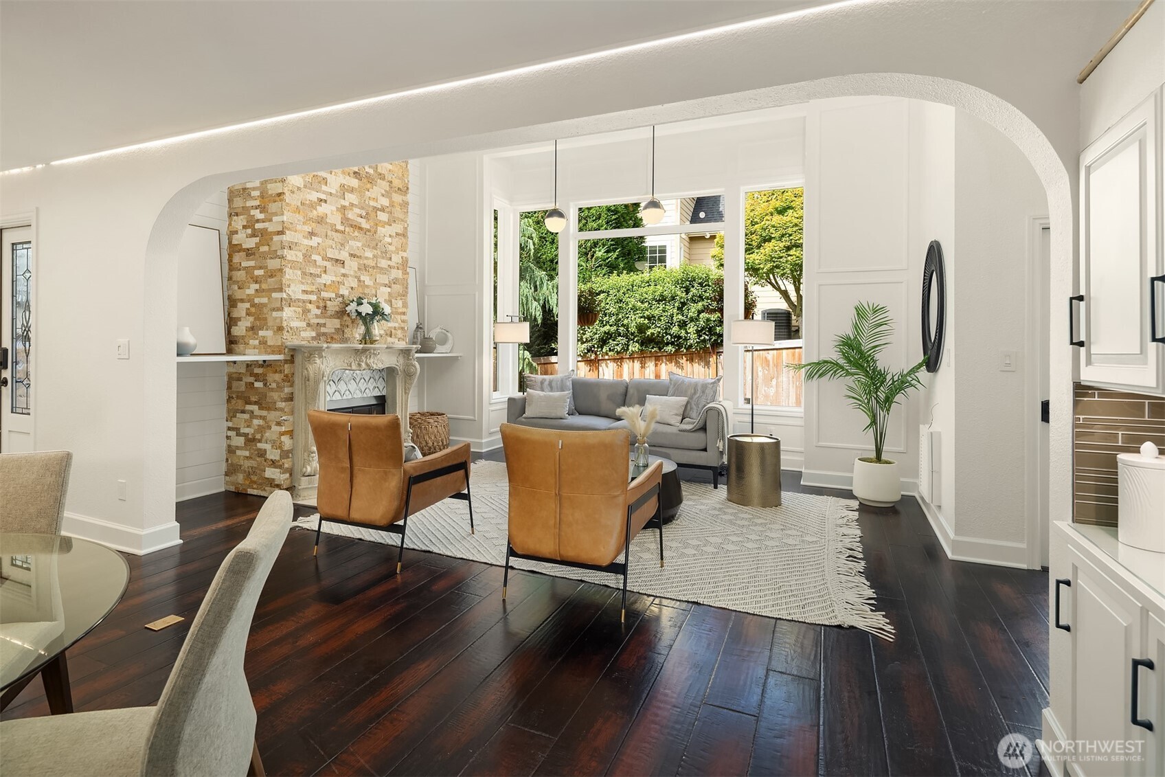 1400 Bellevue Way SE 4