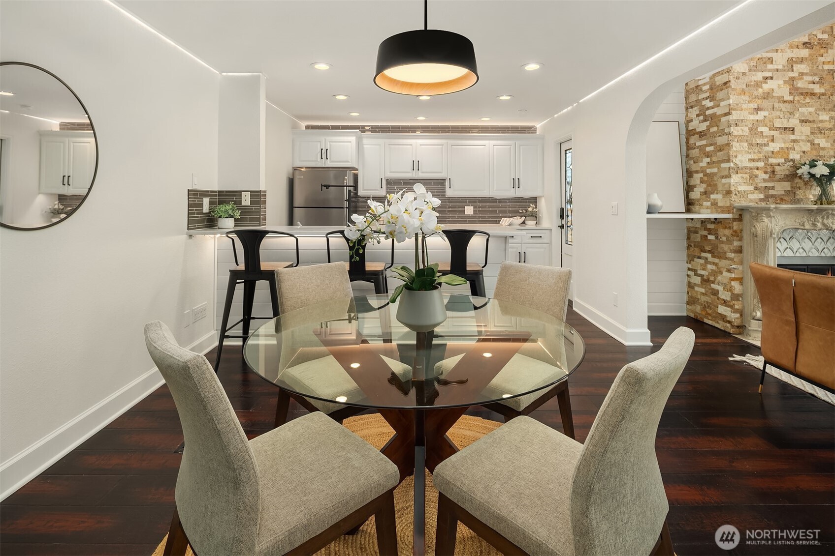 1400 Bellevue Way SE 4