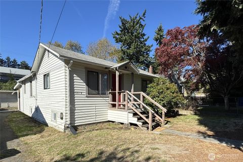 Photo of 10019 Interlake Avenue N, Seattle, WA 98133 (MLS # 2411912) Photo of 10019 Interlake Avenue N, Seattle, WA 98133 (MLS # 2411912)
