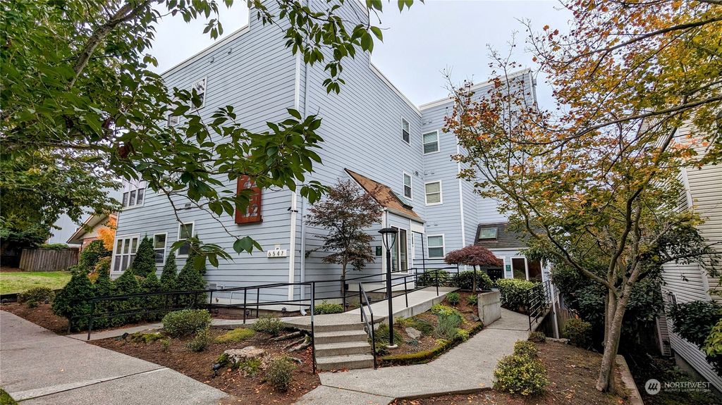 Photo of 6547 42nd Avenue SW #202, Seattle, WA 69813 (MLS # 2177298)