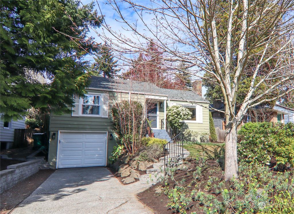 Photo of 4702 NE 55th Street, Seattle, WA 98105 (MLS # 2053038)