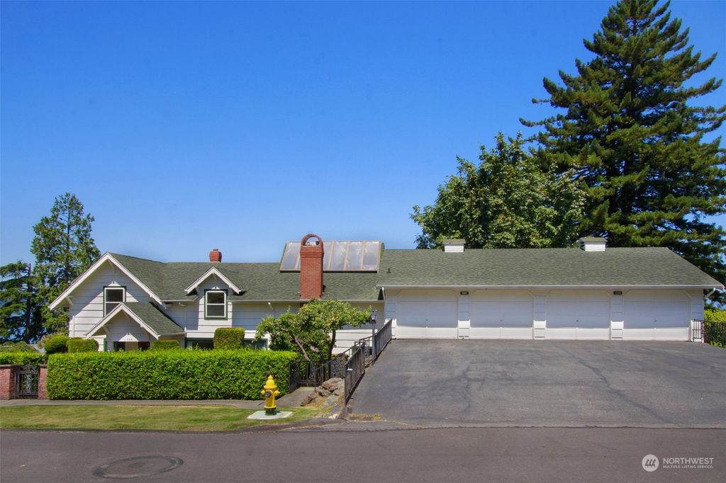 Photo of 404 5th Street, Mukilteo, WA 98275 (MLS # 2257380)