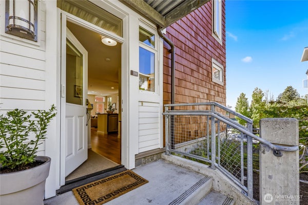 130 HARBOR SQ LOOP NE # H1, BAINBRIDGE ISLAND, WA 98110 - Image 9841e2d0b59794d09f77d3e913a643ab/2024838093