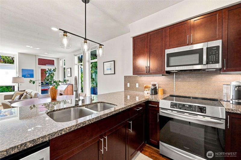 130 Harbor Square Loop NE H1