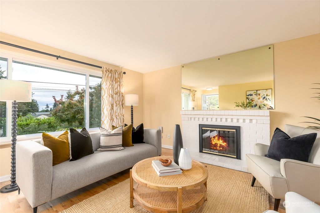 Photo of 13315 3rd Avenue NE, Seattle, WA 98125 (MLS # 2294041)