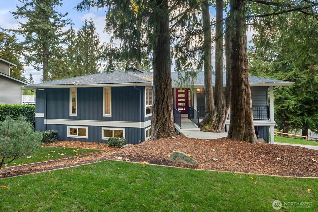 Photo of 800 W Sunset Way, Issaquah, WA 98027 (MLS # 2448193)