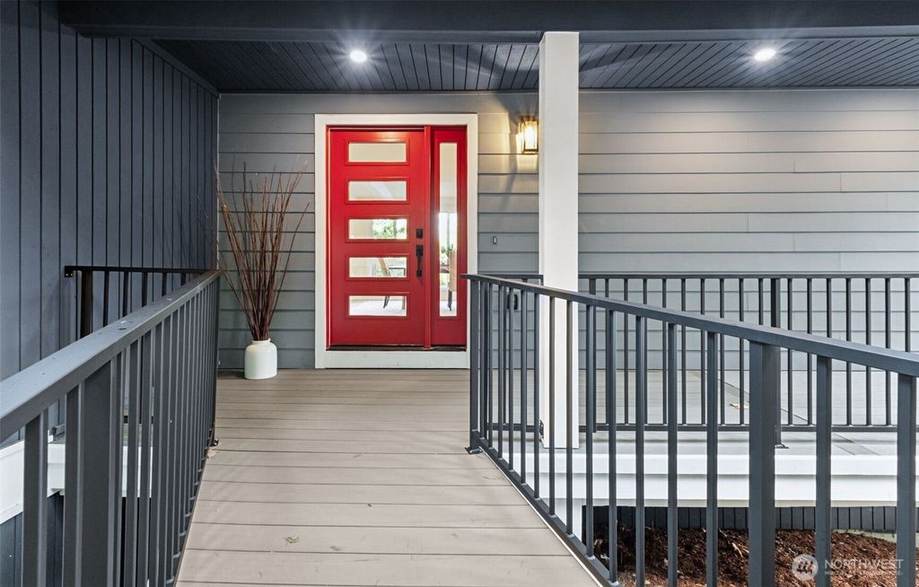 Photo of 800 W Sunset Way, Issaquah, WA 98027 (MLS # 2448193)